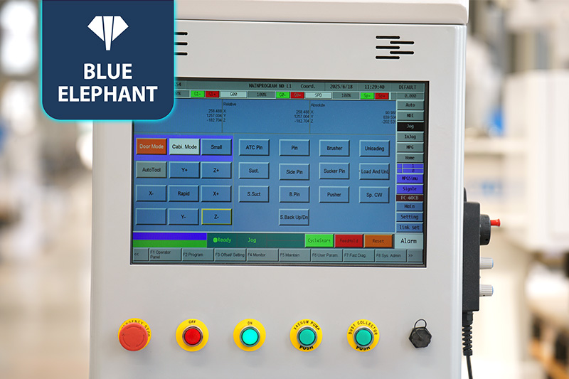 EK2直排換刀加工中心+上下料貼標